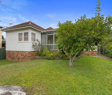 Two Bedroom Home on Large Block - Photo 3