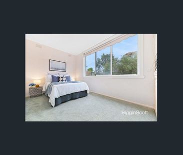 Modern & Spacious Living in Prime Mount Waverley Location - Photo 3