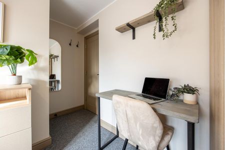 1 bedroom in a house share to rent - Photo 3