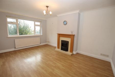 2 bedroom Maisonette to let - Photo 5