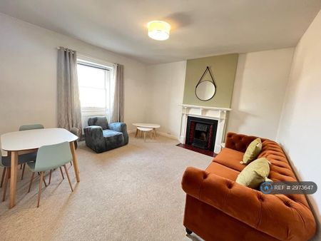 3 bedroom flat to rent - Photo 3