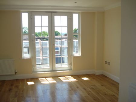 One Bedroom Apartment is in an Excellent Location in the Heart of Bromley Town Centre - Photo 2