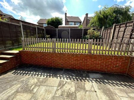 Tychbourne Drive, Guildford, Surrey, GU4 - Photo 4