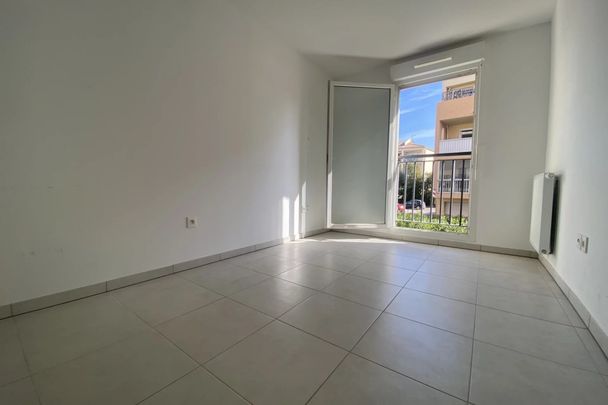 Appartement T3 - RÉCENT - CENTRE-VILLE SIX-FOURS - Photo 1