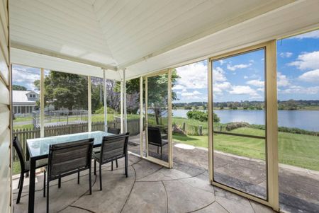 EXECUTIVE RIVERFRONT RENTAL - Photo 5