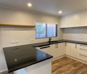 Recently Renovated Contemporary Living in Weymouth - Photo 2