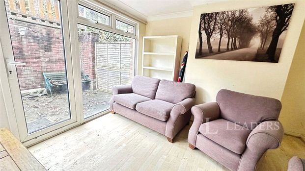 5 bedroom house to rent Brendon Avenue, Luton, Bedfordshire, LU2 - Photo 1