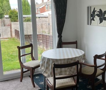 39, Eastfield Crescent - Photo 4