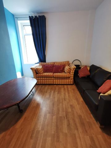 3 bedroom flat to rent - Photo 5