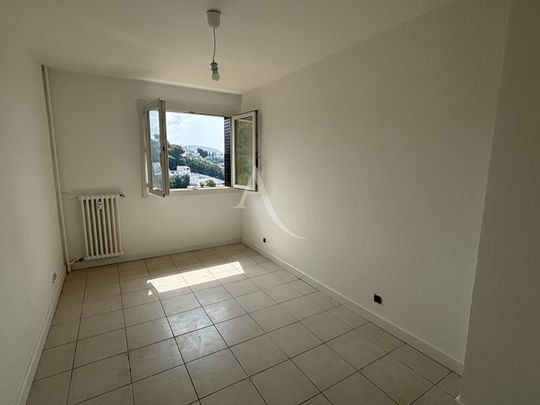 Location Appartement 4 pièces 68m² NICE 06100 - Photo 1