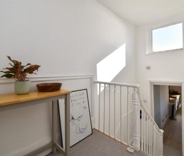 4 bedroom flat to rent - Photo 1