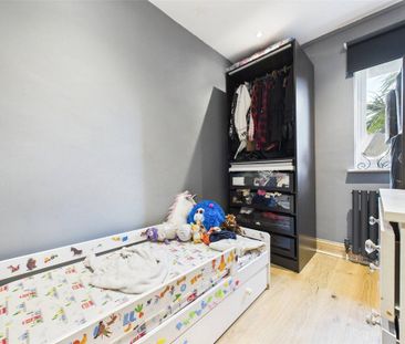 3 bedroom end of terrace house to rent - Photo 4