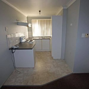 Refurbished private two bedroom villa with courtyard - Photo 2