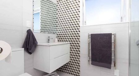 Beautiful home in a perfect location - Photo 5