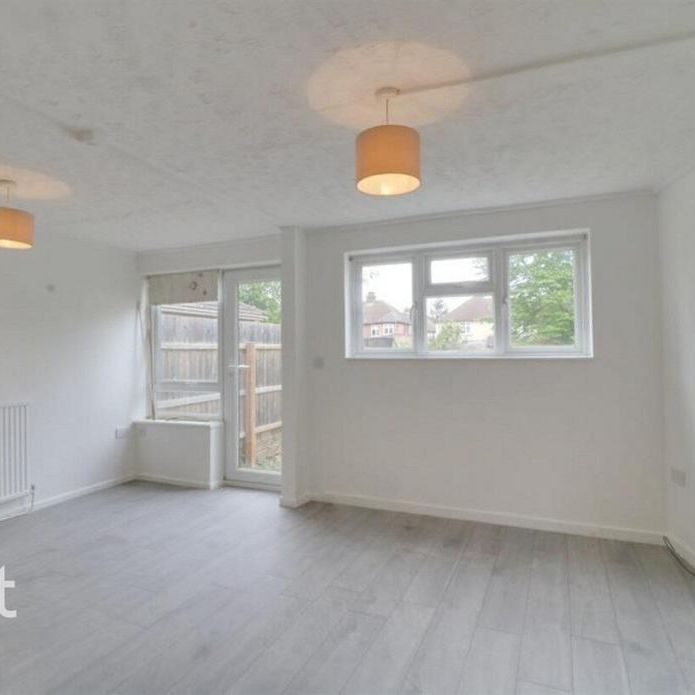 4 bedroom semi-detached house to rent - Photo 1