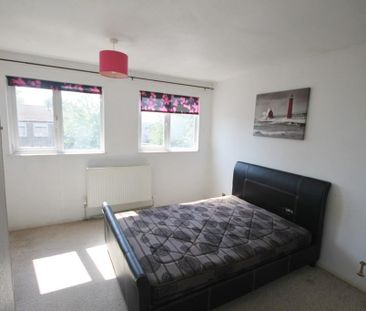 3 bedroom terraced house to rent - Photo 3