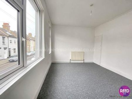 2 bedroom property to rent in Southend On Sea - Photo 2