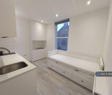 Studio to rent - Photo 2