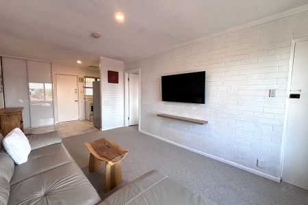 Furnished Coastal Living - Spacious 1x1 Apartment with Balcony in the Heart of Scarborough! HOME OPEN THURSDAY 09 JULY AT 10.00AM SHARP! - Photo 2