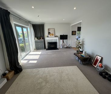 Cul-de-Sac Living Awaits! - Photo 1