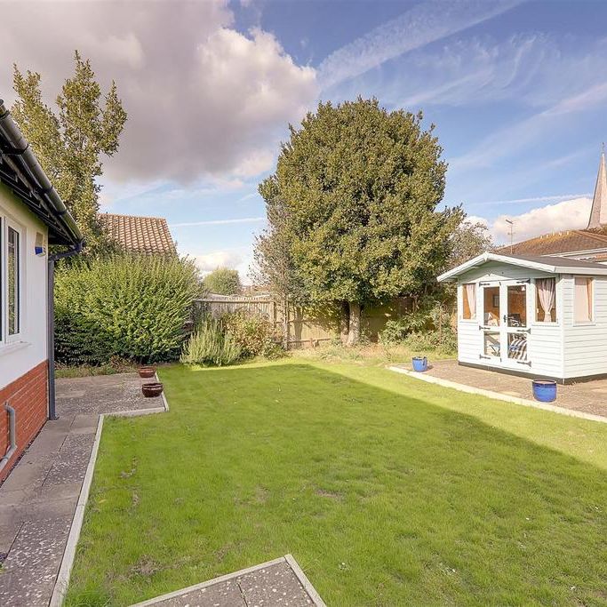 3 bedroom detached bungalow to rent - Photo 1