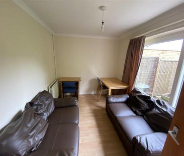 4 bedroom terraced house to rent - Photo 1