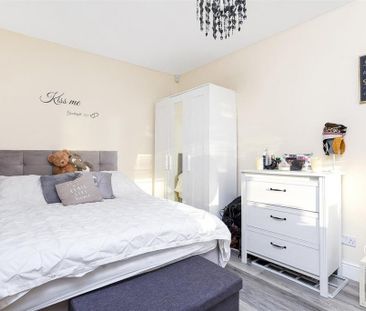 3 bedroom semi-detached bungalow to rent - Photo 5