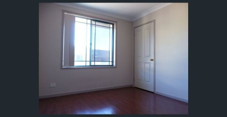 Spacious & Well-Kept Double Storey Townhouse in Prime Blacktown Location - Photo 2