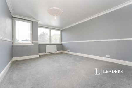 4 bedroom semi-detached house to rent - Photo 2