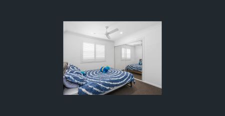 Family Home in Central Coomera Location - 6KW Solar System - Photo 4