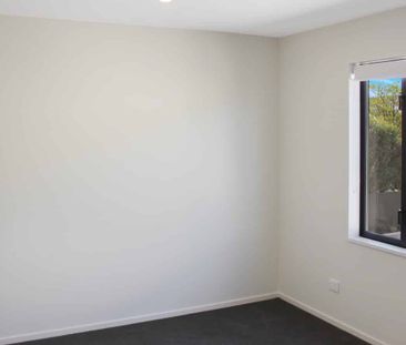 Stylish Townhouse On The CBD Fringe - Photo 4