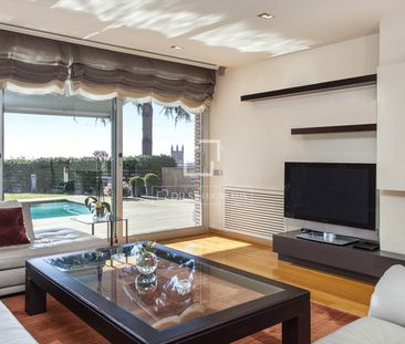 Excellent 6 Bedroom house / villa with 346m² garden for rent in Sar... - Photo 3