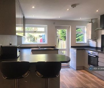 1 bedroom in a house share to rent - Photo 3