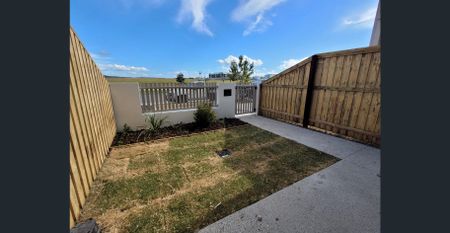 Brand New 2 bedroom home, Awaiting for you to call it home! - Photo 3