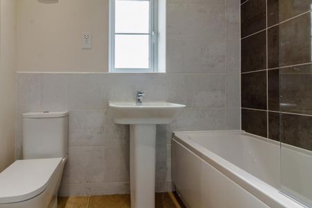 4 bedroom detached house to rent - Photo 5