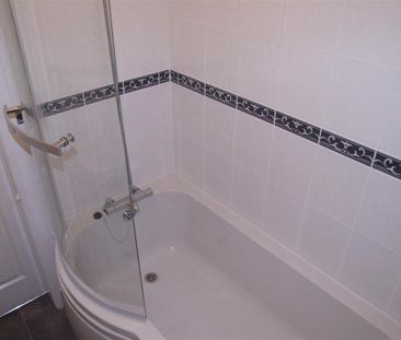 2 bedroom semi-detached house to rent - Photo 3