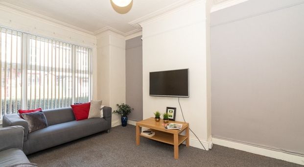 13 Hessle Mount, Hyde Park, Leeds, LS6 1EP - Photo 1