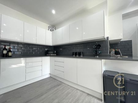 1 bedroom in a house share to rent - Photo 3