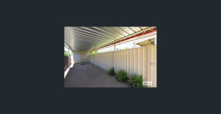 Charming 3 Bedroom Home with Large Entertaining Deck - Photo 5