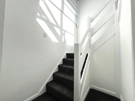 2 Bedroom Maisonette To Let - Photo 3