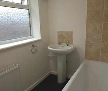 2 bedroom semi-detached house to rent - Photo 6