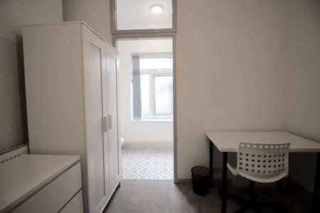 1 bedroom in a house share to rent - Photo 5