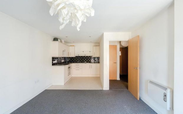 A lovely modern one-bedroom flat available to rent in Vestry Hall within walking distance to Cabot Circus, City Centre and local amenities. - Photo 1