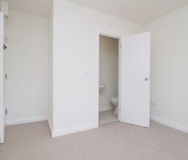 Price £845 pcm - Available Now - Part Furnished - Photo 1