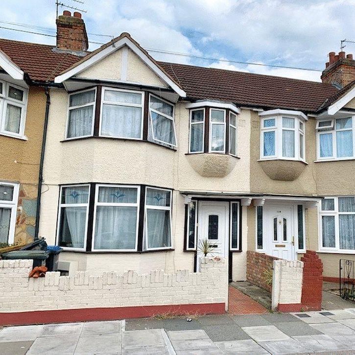 3 bedroom terraced house to rent - Photo 1