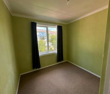 Three bedroom home in Green Island - Photo 2