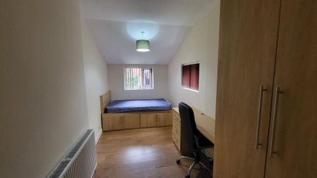 5 bedroom semi-detached house to rent - Photo 5