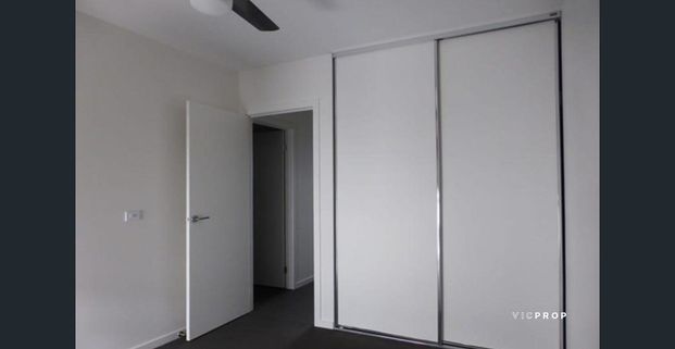 Modern Three-Storey Townhouse in Prime Soho Village Location - Photo 1