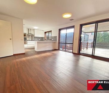 Stunning Home, Solar plus Tesla battery with Modern Amenities - Photo 2