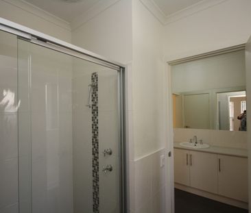 LOVELY MODERN 3 BR HOME WITH FRESH PAINT THROUGHOUT - Photo 6